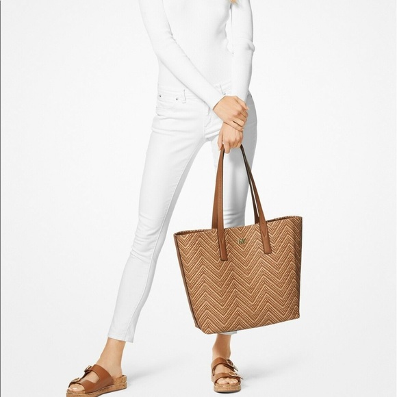 🌼Michael Kors Junie Chevron Tote🌼 - Picture 3 of 8